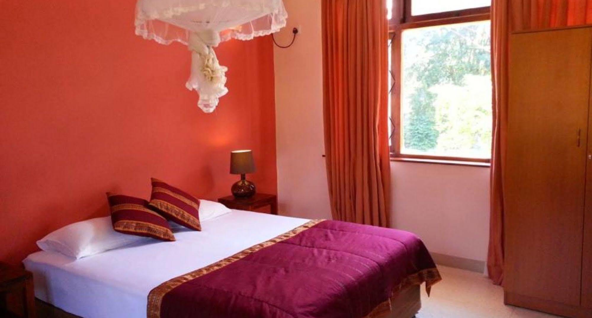 Villa 49 Kandy Bagian luar foto